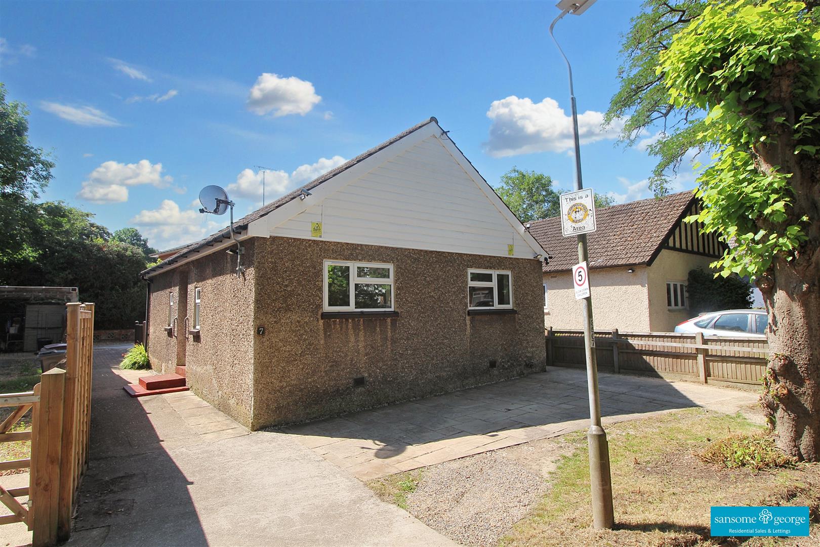 2 bed property in Park Crescent, Reading